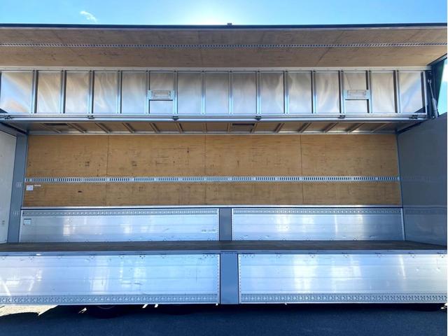 ギガ 　３８０馬力　塗装済　ラッシングレール２段　後輪エアサス　荷台内寸　（ｃｍ）：長さ９６０　幅２４０　高さ２６５　最大積載量：１３９００ｋｇ　４軸　バックモニター　アドブルー　タンク３００　Ｌ　ｘ　２（12枚目）