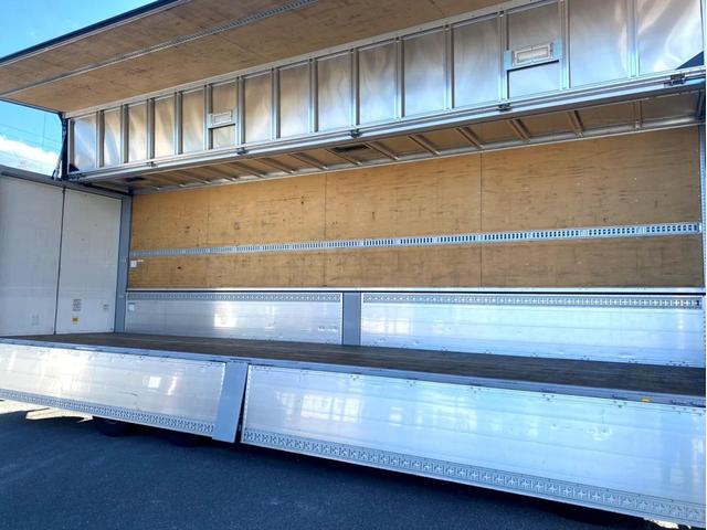 ギガ 　３８０馬力　塗装済　ラッシングレール２段　後輪エアサス　荷台内寸　（ｃｍ）：長さ９６０　幅２４０　高さ２６５　最大積載量：１３９００ｋｇ　４軸　バックモニター　アドブルー　タンク３００　Ｌ　ｘ　２（13枚目）