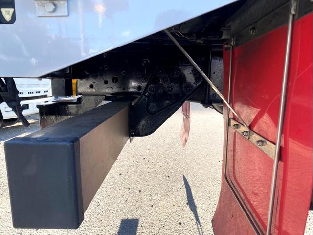 ギガ 　３８０馬力　塗装済　ラッシングレール２段　後輪エアサス　荷台内寸　（ｃｍ）：長さ９６０　幅２４０　高さ２６５　最大積載量：１３９００ｋｇ　４軸　バックモニター　アドブルー　タンク３００　Ｌ　ｘ　２（32枚目）