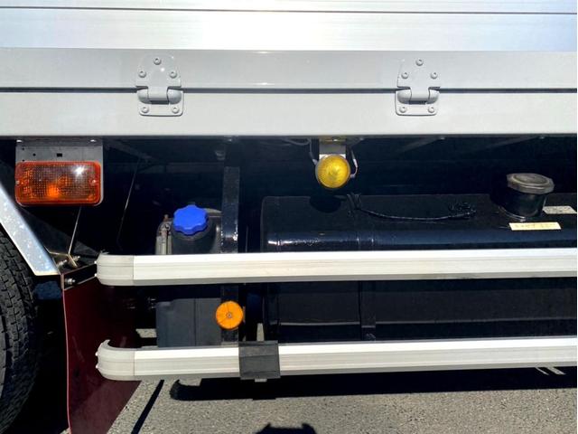 ギガ 　３８０馬力　塗装済　ラッシングレール２段　後輪エアサス　荷台内寸　（ｃｍ）：長さ９６０　幅２４０　高さ２６５　最大積載量：１３９００ｋｇ　４軸　バックモニター　アドブルー　タンク３００　Ｌ　ｘ　２（34枚目）