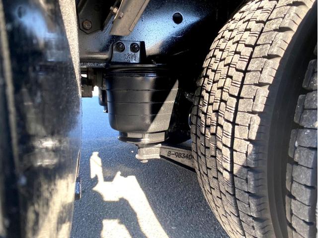 ギガ 　３８０馬力　塗装済　ラッシングレール２段　後輪エアサス　荷台内寸　（ｃｍ）：長さ９６０　幅２４０　高さ２６５　最大積載量：１３９００ｋｇ　４軸　バックモニター　アドブルー　タンク３００　Ｌ　ｘ　２（36枚目）