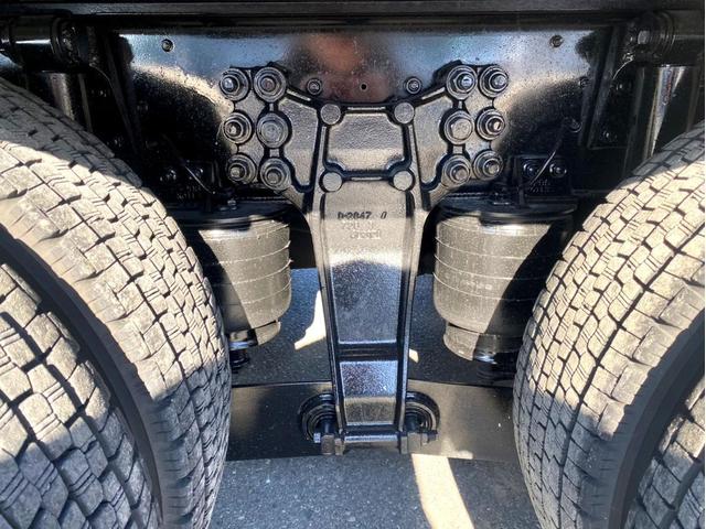 ギガ 　３８０馬力　塗装済　ラッシングレール２段　後輪エアサス　荷台内寸　（ｃｍ）：長さ９６０　幅２４０　高さ２６５　最大積載量：１３９００ｋｇ　４軸　バックモニター　アドブルー　タンク３００　Ｌ　ｘ　２（37枚目）