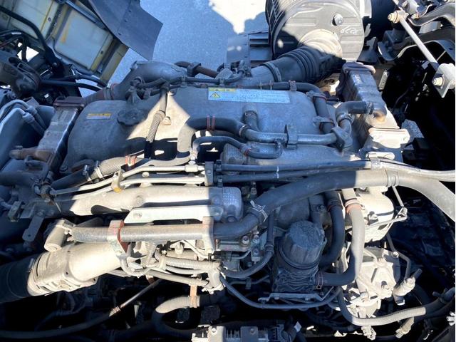 ギガ 　３８０馬力　塗装済　ラッシングレール２段　後輪エアサス　荷台内寸　（ｃｍ）：長さ９６０　幅２４０　高さ２６５　最大積載量：１３９００ｋｇ　４軸　バックモニター　アドブルー　タンク３００　Ｌ　ｘ　２（42枚目）