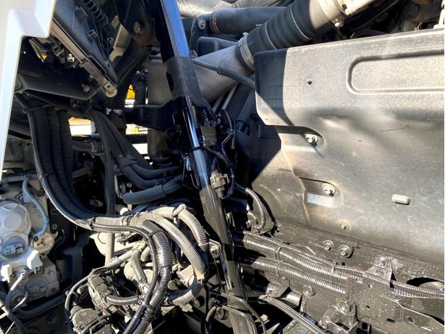 ギガ 　３８０馬力　塗装済　ラッシングレール２段　後輪エアサス　荷台内寸　（ｃｍ）：長さ９６０　幅２４０　高さ２６５　最大積載量：１３９００ｋｇ　４軸　バックモニター　アドブルー　タンク３００　Ｌ　ｘ　２（45枚目）