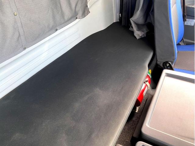 ギガ 　３８０馬力　塗装済　ラッシングレール２段　後輪エアサス　荷台内寸　（ｃｍ）：長さ９６０　幅２４０　高さ２６５　最大積載量：１３９００ｋｇ　４軸　バックモニター　アドブルー　タンク３００　Ｌ　ｘ　２（64枚目）