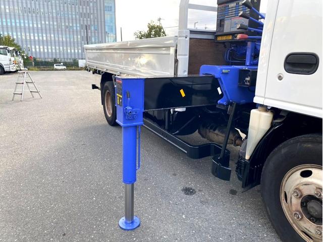 エルフトラック 　２ｔ　タダノクレーン　ラジコン　２ｔ　平ボディ　タダノ４段クレーン　ＺＥ２６４ＨＲ　２．６３ｔ吊　フックイン　荷台内寸：３７１　１８０／ｃｍ　最大積載量：２０００ｋｇ　１５０馬力　全塗装済（17枚目）