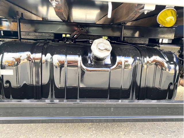 エルフトラック 　２ｔ　タダノクレーン　ラジコン　２ｔ　平ボディ　タダノ４段クレーン　ＺＥ２６４ＨＲ　２．６３ｔ吊　フックイン　荷台内寸：３７１　１８０／ｃｍ　最大積載量：２０００ｋｇ　１５０馬力　全塗装済（20枚目）