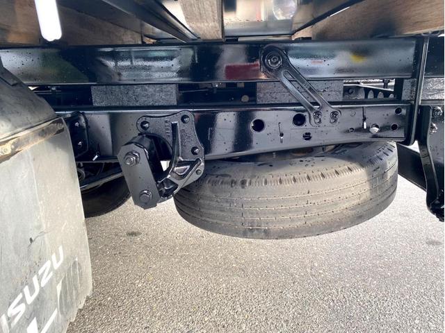 エルフトラック 　２ｔ　タダノクレーン　ラジコン　２ｔ　平ボディ　タダノ４段クレーン　ＺＥ２６４ＨＲ　２．６３ｔ吊　フックイン　荷台内寸：３７１　１８０／ｃｍ　最大積載量：２０００ｋｇ　１５０馬力　全塗装済（27枚目）