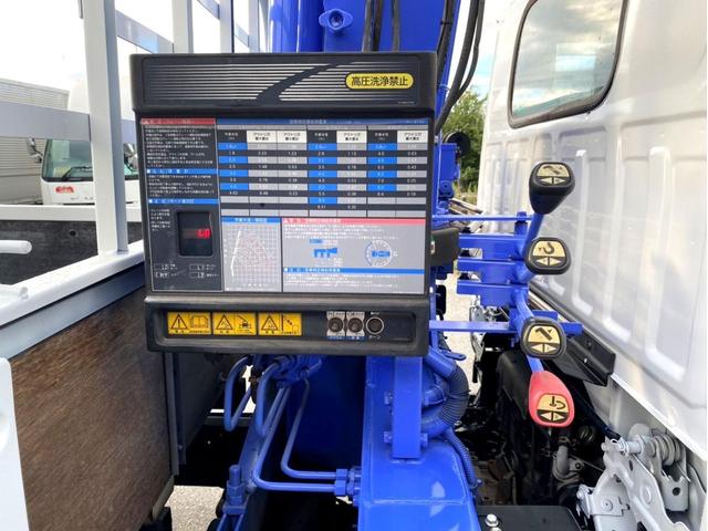 エルフトラック 　２ｔ　タダノクレーン　ラジコン　２ｔ　平ボディ　タダノ４段クレーン　ＺＥ２６４ＨＲ　２．６３ｔ吊　フックイン　荷台内寸：３７１　１８０／ｃｍ　最大積載量：２０００ｋｇ　１５０馬力　全塗装済（30枚目）