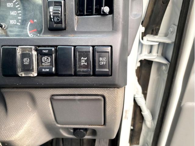 エルフトラック 　２ｔ　タダノクレーン　ラジコン　２ｔ　平ボディ　タダノ４段クレーン　ＺＥ２６４ＨＲ　２．６３ｔ吊　フックイン　荷台内寸：３７１　１８０／ｃｍ　最大積載量：２０００ｋｇ　１５０馬力　全塗装済（53枚目）