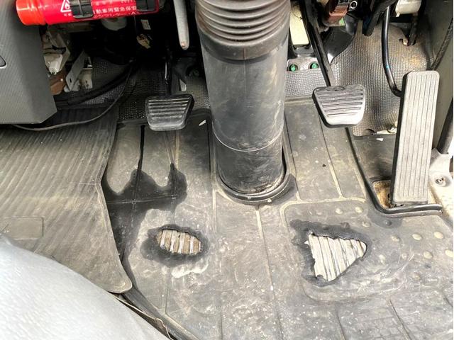 エルフトラック 　２ｔ　タダノクレーン　ラジコン　２ｔ　平ボディ　タダノ４段クレーン　ＺＥ２６４ＨＲ　２．６３ｔ吊　フックイン　荷台内寸：３７１　１８０／ｃｍ　最大積載量：２０００ｋｇ　１５０馬力　全塗装済（55枚目）