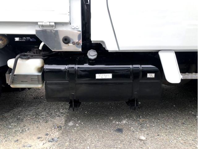 キャンター Ｗキャブ　Ｗキャブ　全塗装済　リアヒーター　準中型５ｔ未満　荷台内寸：２１１　１６１／ｃｍ　メッキパーツ（11枚目）