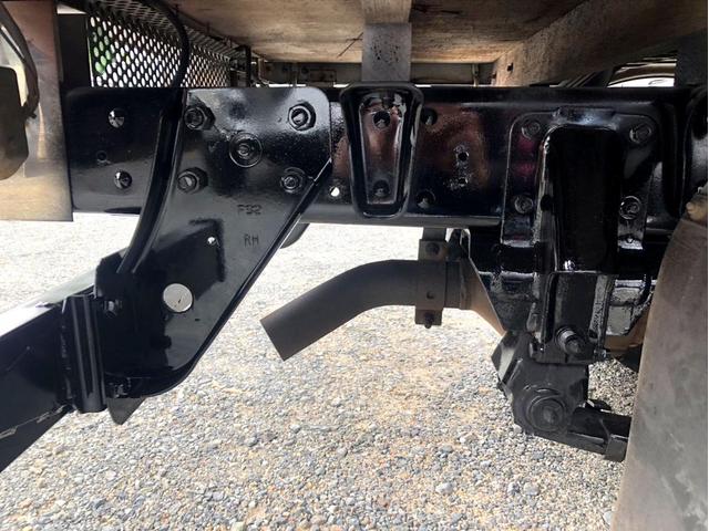 キャンター Ｗキャブ　Ｗキャブ　全塗装済　リアヒーター　準中型５ｔ未満　荷台内寸：２１１　１６１／ｃｍ　メッキパーツ（14枚目）