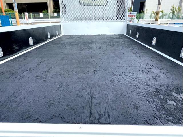 エルフトラック Ｗキャブロングフルフラットローダンプ　ワイド　ロングボディ　１５０馬力　ターボ　準中型５ｔ未満　ＥＴＣ　荷台内寸：４３６　２０８／ｃｍ（8枚目）