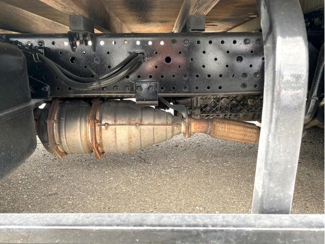 エルフトラック Ｗキャブロングフルフラットローダンプ　ワイド　ロングボディ　１５０馬力　ターボ　準中型５ｔ未満　ＥＴＣ　荷台内寸：４３６　２０８／ｃｍ（13枚目）