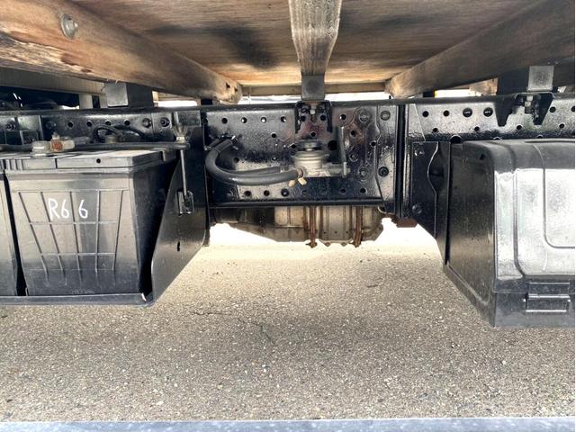 エルフトラック Ｗキャブロングフルフラットローダンプ　ワイド　ロングボディ　１５０馬力　ターボ　準中型５ｔ未満　ＥＴＣ　荷台内寸：４３６　２０８／ｃｍ（16枚目）