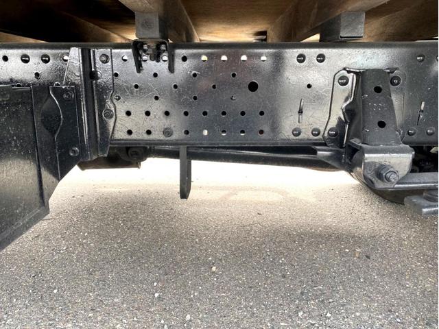 エルフトラック Ｗキャブロングフルフラットローダンプ　ワイド　ロングボディ　１５０馬力　ターボ　準中型５ｔ未満　ＥＴＣ　荷台内寸：４３６　２０８／ｃｍ（17枚目）