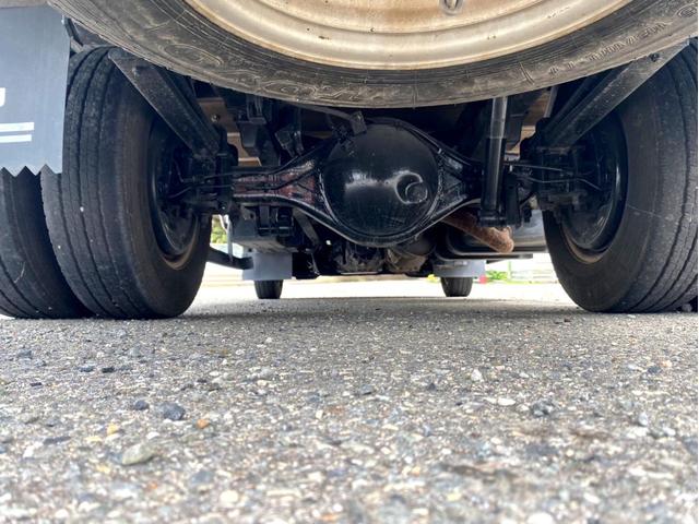 エルフトラック Ｗキャブロングフルフラットローダンプ　ワイド　ロングボディ　１５０馬力　ターボ　準中型５ｔ未満　ＥＴＣ　荷台内寸：４３６　２０８／ｃｍ（22枚目）