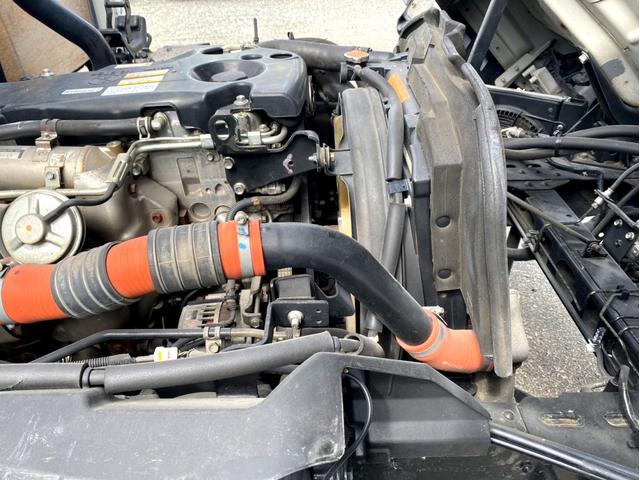 エルフトラック Ｗキャブロングフルフラットローダンプ　ワイド　ロングボディ　１５０馬力　ターボ　準中型５ｔ未満　ＥＴＣ　荷台内寸：４３６　２０８／ｃｍ（27枚目）