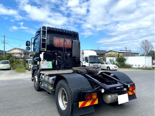 ギガ 　トラクタヘッド　ハイルーフ　後輪エアサス　第５輪荷重　９０７０ｋｇ　最大積載量：３８７４０ｋｇ　［１１５００］ｋｇ　４６０馬力　全塗装済　アドブルー　ＥＴＣ　ベッド付　タンク４００Ｌ　スペアタイヤ（4枚目）