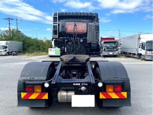 ギガ 　トラクタヘッド　ハイルーフ　後輪エアサス　第５輪荷重　９０７０ｋｇ　最大積載量：３８７４０ｋｇ　［１１５００］ｋｇ　４６０馬力　全塗装済　アドブルー　ＥＴＣ　ベッド付　タンク４００Ｌ　スペアタイヤ（6枚目）