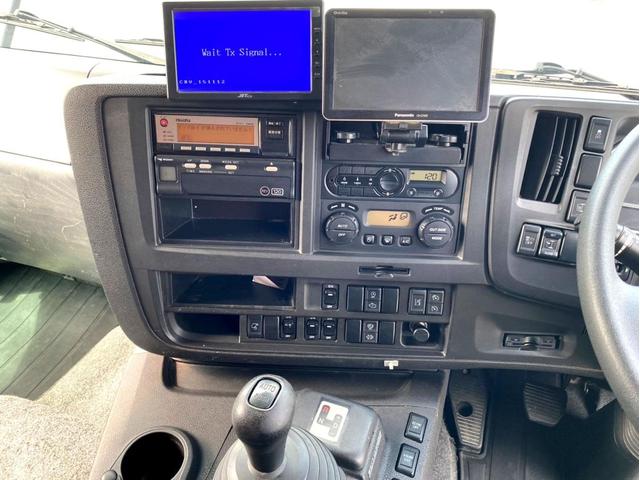 ギガ 　トラクタヘッド　ハイルーフ　後輪エアサス　第５輪荷重　９０７０ｋｇ　最大積載量：３８７４０ｋｇ　［１１５００］ｋｇ　４６０馬力　全塗装済　アドブルー　ＥＴＣ　ベッド付　タンク４００Ｌ　スペアタイヤ（42枚目）