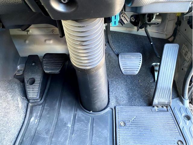 ギガ 　トラクタヘッド　ハイルーフ　後輪エアサス　第５輪荷重　９０７０ｋｇ　最大積載量：３８７４０ｋｇ　［１１５００］ｋｇ　４６０馬力　全塗装済　アドブルー　ＥＴＣ　ベッド付　タンク４００Ｌ　スペアタイヤ（48枚目）