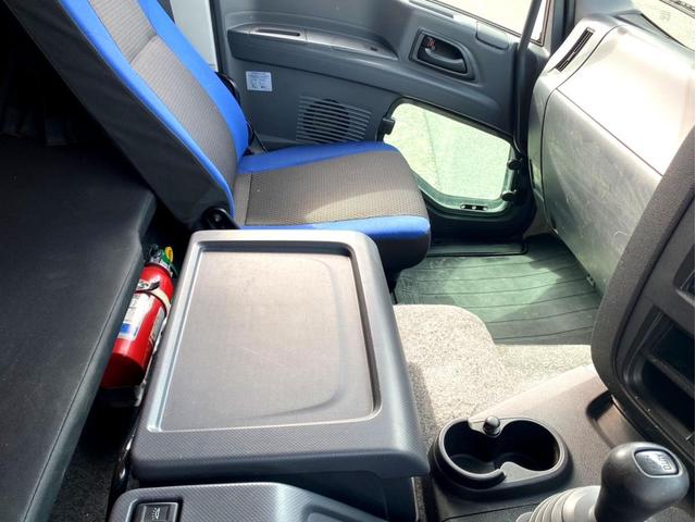 ギガ 　トラクタヘッド　ハイルーフ　後輪エアサス　第５輪荷重　９０７０ｋｇ　最大積載量：３８７４０ｋｇ　［１１５００］ｋｇ　４６０馬力　全塗装済　アドブルー　ＥＴＣ　ベッド付　タンク４００Ｌ　スペアタイヤ（51枚目）