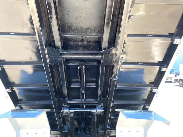 エルフトラック 　ローダーダンプ　新明和工業　荷台内寸：３３１　２０１ｃｍ　コボレーン付　ＥＴＣ　ローダーリモコン　１５０馬力（11枚目）