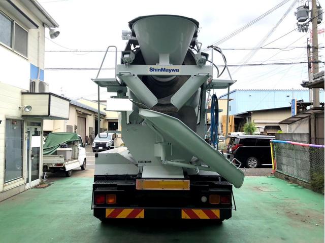 クオン ベースグレード コンクリートミキサー ドラム貼替 電動ホッパーカバー アドブルー 300馬力 新明和工業 ETC ベッド付き(6枚目)