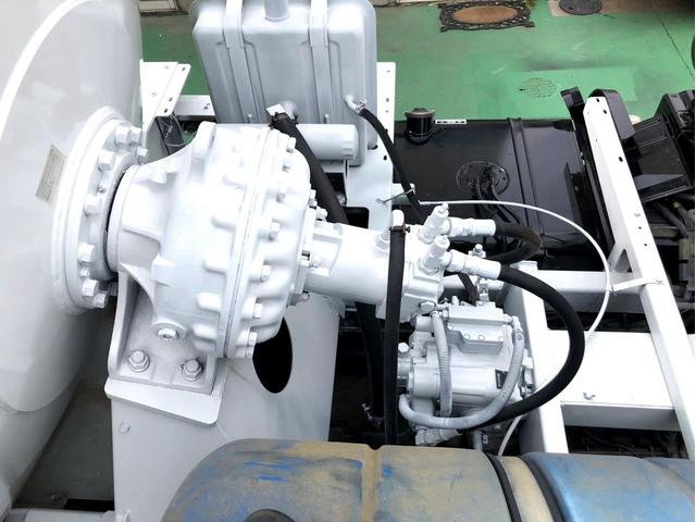 クオン ベースグレード コンクリートミキサー ドラム貼替 電動ホッパーカバー アドブルー 300馬力 新明和工業 ETC ベッド付き(14枚目)