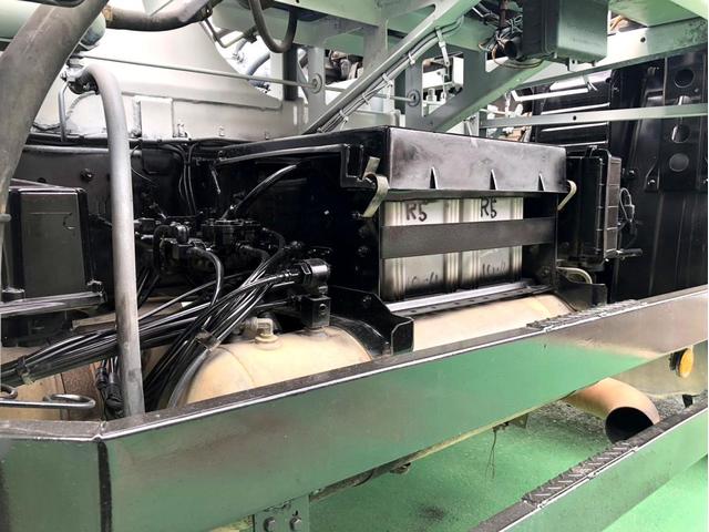 クオン ベースグレード コンクリートミキサー ドラム貼替 電動ホッパーカバー アドブルー 300馬力 新明和工業 ETC ベッド付き(19枚目)