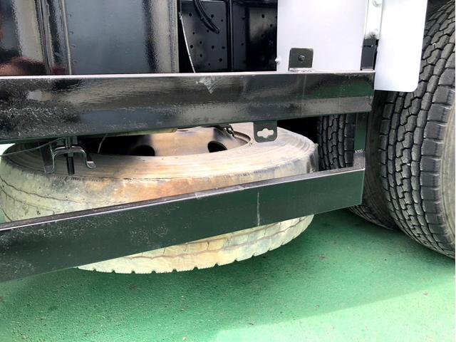 クオン ベースグレード コンクリートミキサー ドラム貼替 電動ホッパーカバー アドブルー 300馬力 新明和工業 ETC ベッド付き(23枚目)