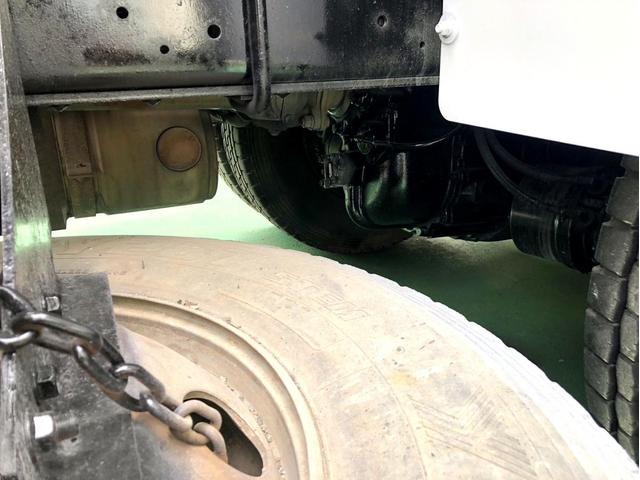 クオン ベースグレード コンクリートミキサー ドラム貼替 電動ホッパーカバー アドブルー 300馬力 新明和工業 ETC ベッド付き(24枚目)