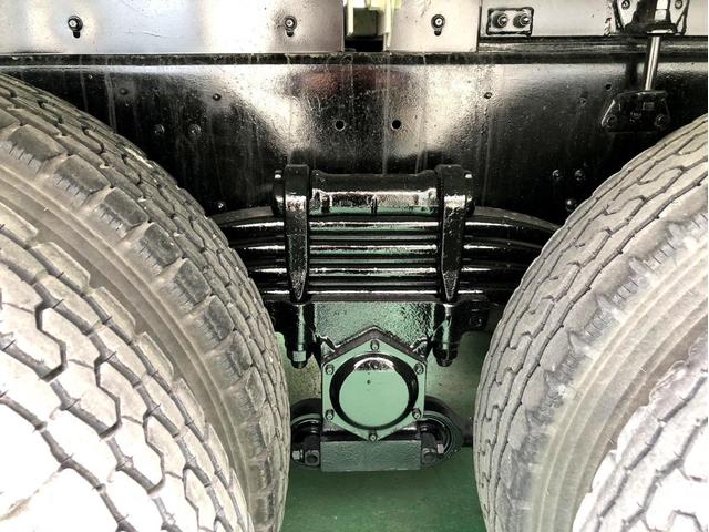 クオン ベースグレード コンクリートミキサー ドラム貼替 電動ホッパーカバー アドブルー 300馬力 新明和工業 ETC ベッド付き(25枚目)