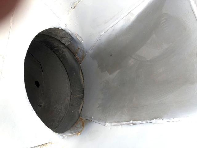 クオン ベースグレード コンクリートミキサー ドラム貼替 電動ホッパーカバー アドブルー 300馬力 新明和工業 ETC ベッド付き(30枚目)