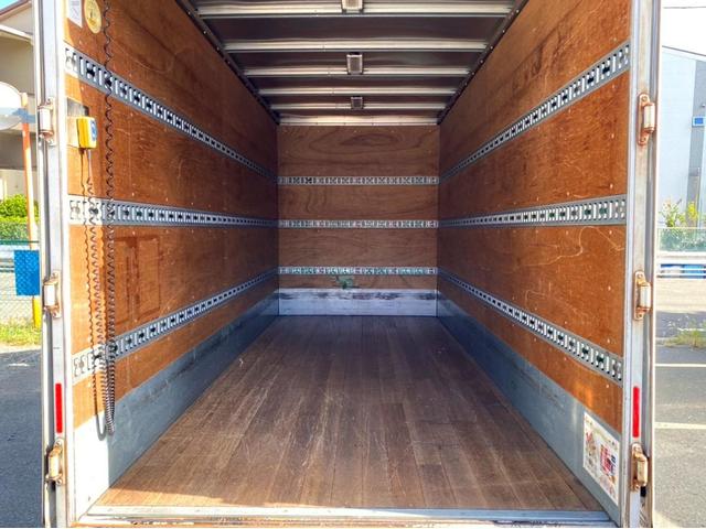 エルフトラック ロング　アルミバンＰＧ　標準ロング　ＴＫＧ－ＮＭＲ８５ＡＮ　パブコ　新明和工業　床下格納パワーゲート　ラジコン付き　ラッシングレール３段　バックモニター　ＥＴＣ２．０　スペアタイヤ（8枚目）