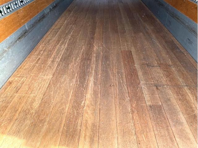 エルフトラック ロング　アルミバンＰＧ　標準ロング　ＴＫＧ－ＮＭＲ８５ＡＮ　パブコ　新明和工業　床下格納パワーゲート　ラジコン付き　ラッシングレール３段　バックモニター　ＥＴＣ２．０　スペアタイヤ（12枚目）