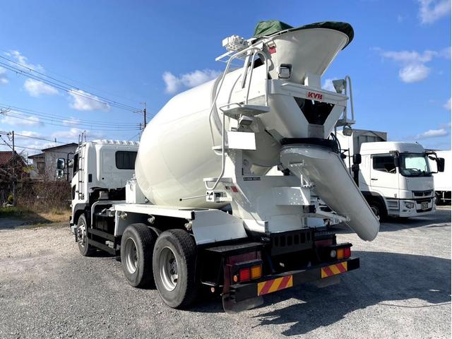 プロフィア ベースグレード　ミキサー車　車検：８年４月　カヤバ製　８．７立米　電動ホッパーカバー　３６０馬力　アドブルー　全塗装済　ＥＴＣ　ベッド付（4枚目）