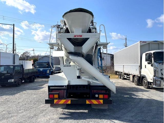 プロフィア ベースグレード　ミキサー車　車検：８年４月　カヤバ製　８．７立米　電動ホッパーカバー　３６０馬力　アドブルー　全塗装済　ＥＴＣ　ベッド付（6枚目）