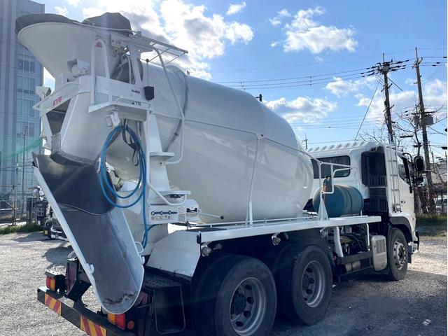 プロフィア ベースグレード　ミキサー車　車検：８年４月　カヤバ製　８．７立米　電動ホッパーカバー　３６０馬力　アドブルー　全塗装済　ＥＴＣ　ベッド付（8枚目）
