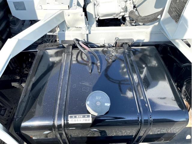 プロフィア ベースグレード　ミキサー車　車検：８年４月　カヤバ製　８．７立米　電動ホッパーカバー　３６０馬力　アドブルー　全塗装済　ＥＴＣ　ベッド付（15枚目）
