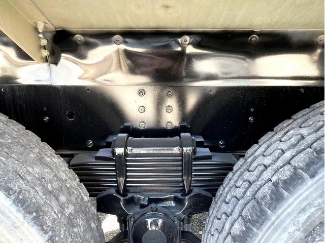 プロフィア ベースグレード　ミキサー車　車検：８年４月　カヤバ製　８．７立米　電動ホッパーカバー　３６０馬力　アドブルー　全塗装済　ＥＴＣ　ベッド付（20枚目）