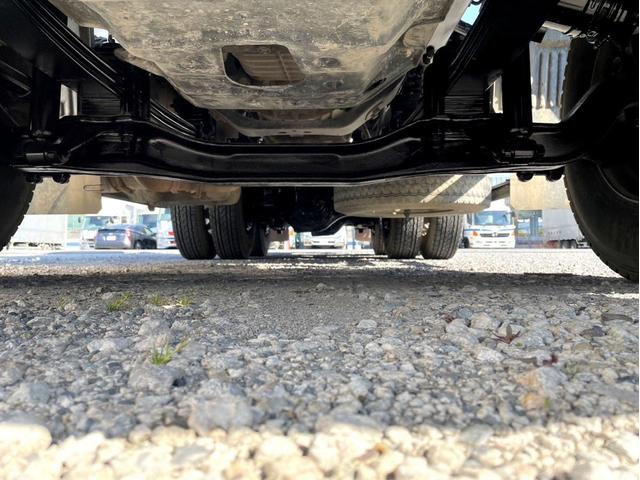 プロフィア ベースグレード　ミキサー車　車検：８年４月　カヤバ製　８．７立米　電動ホッパーカバー　３６０馬力　アドブルー　全塗装済　ＥＴＣ　ベッド付（30枚目）