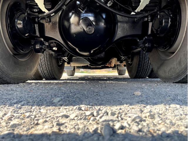 プロフィア ベースグレード　ミキサー車　車検：８年４月　カヤバ製　８．７立米　電動ホッパーカバー　３６０馬力　アドブルー　全塗装済　ＥＴＣ　ベッド付（31枚目）