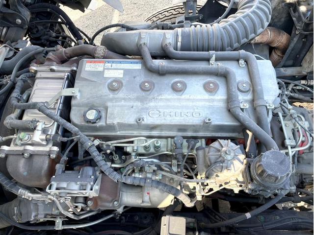 プロフィア ベースグレード　ミキサー車　車検：８年４月　カヤバ製　８．７立米　電動ホッパーカバー　３６０馬力　アドブルー　全塗装済　ＥＴＣ　ベッド付（32枚目）