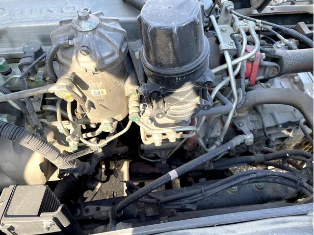 プロフィア ベースグレード　ミキサー車　車検：８年４月　カヤバ製　８．７立米　電動ホッパーカバー　３６０馬力　アドブルー　全塗装済　ＥＴＣ　ベッド付（33枚目）