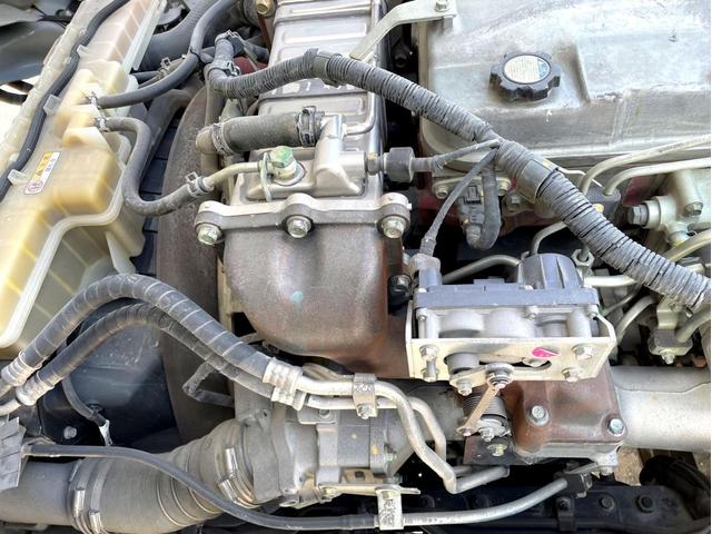 プロフィア ベースグレード　ミキサー車　車検：８年４月　カヤバ製　８．７立米　電動ホッパーカバー　３６０馬力　アドブルー　全塗装済　ＥＴＣ　ベッド付（34枚目）