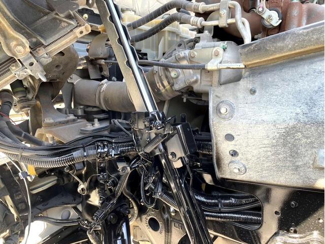 プロフィア ベースグレード　ミキサー車　車検：８年４月　カヤバ製　８．７立米　電動ホッパーカバー　３６０馬力　アドブルー　全塗装済　ＥＴＣ　ベッド付（35枚目）