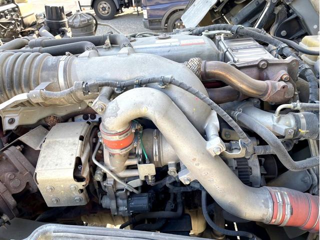 プロフィア ベースグレード　ミキサー車　車検：８年４月　カヤバ製　８．７立米　電動ホッパーカバー　３６０馬力　アドブルー　全塗装済　ＥＴＣ　ベッド付（37枚目）